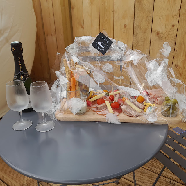 La bulle sur rouvres avec Jacuzzi privatif – photo 7 sur 9