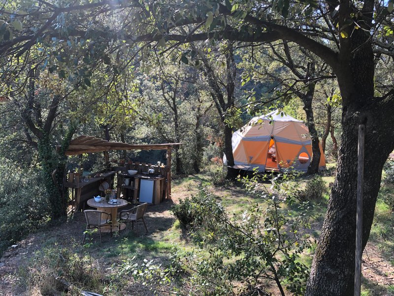 Le luxe champêtre d'un Géodôme en châtaignier : Dôme en Languedoc-Roussillon (Occitanie) – dôme à Prémian, Hérault