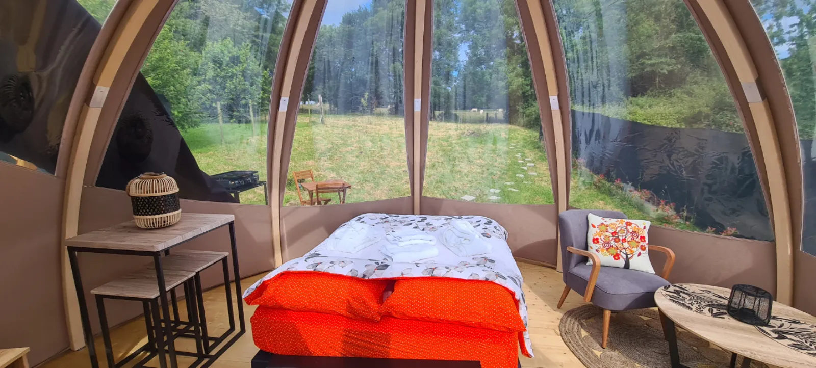 La sphère étoilée avec jacuzzi sous les étoiles - cadre naturel Pas-de-Calais