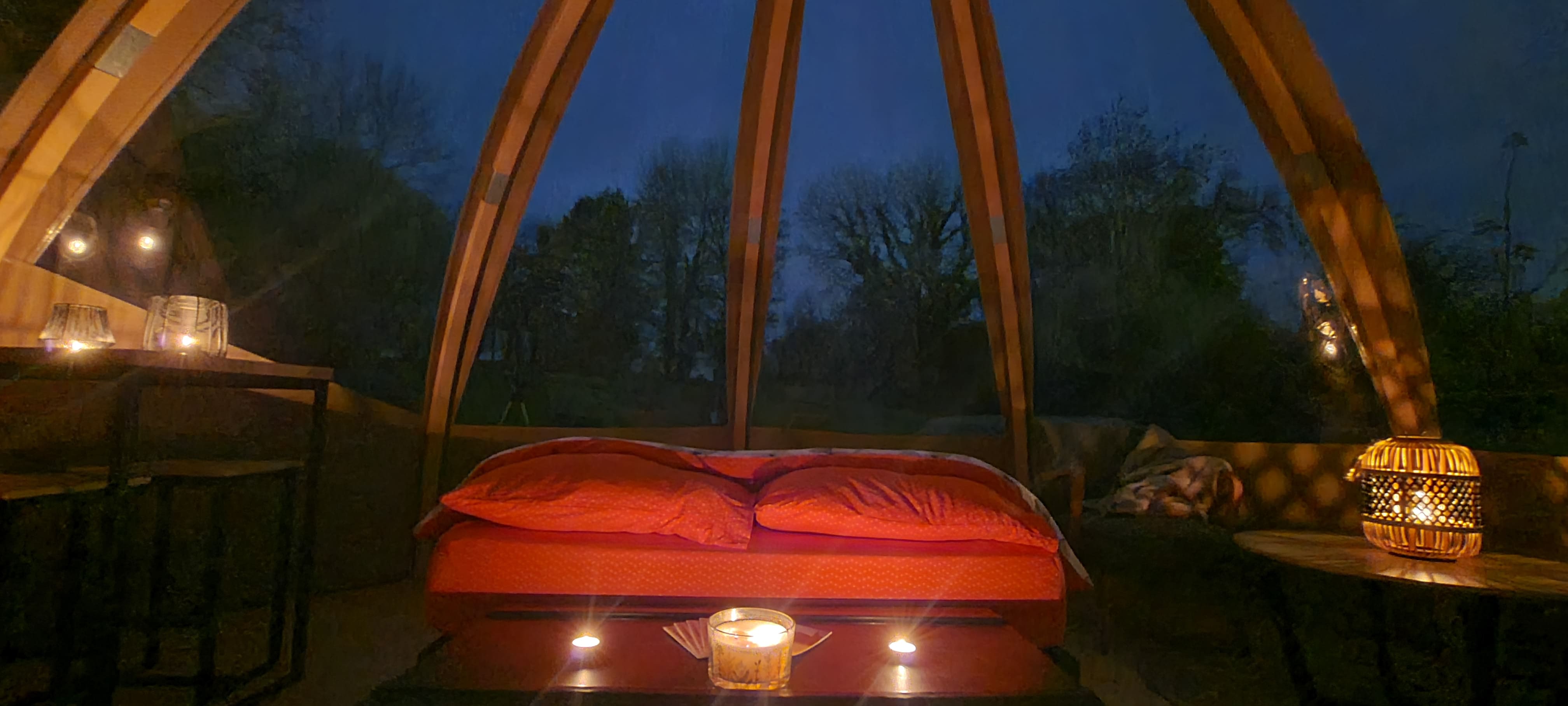 La sphère étoilée avec jacuzzi sous les étoiles – photo 11 sur 14