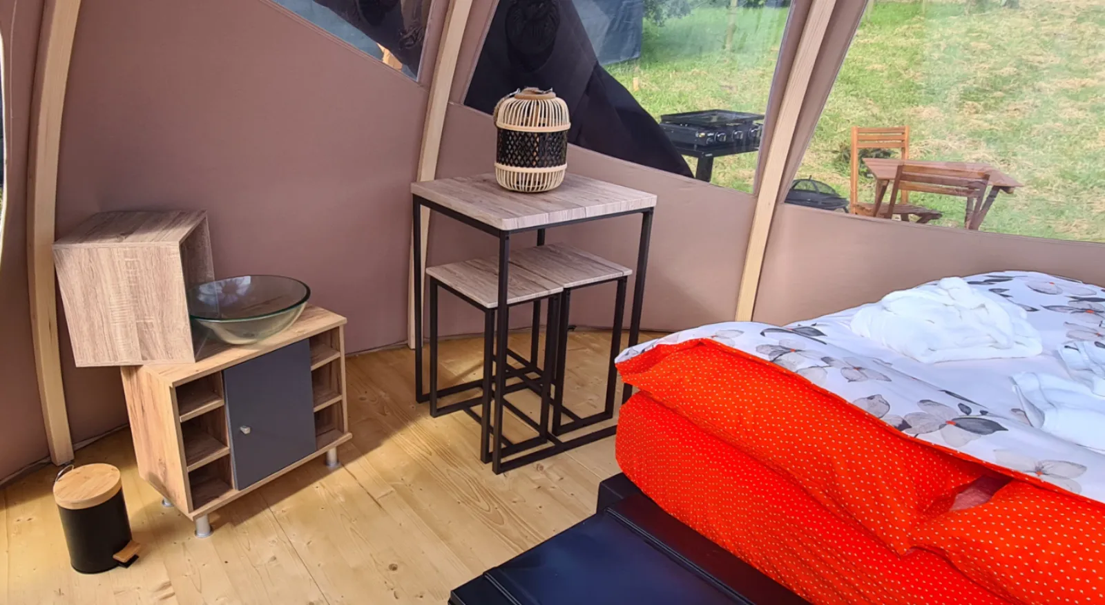 La sphère étoilée avec jacuzzi sous les étoiles - photo 12 sur 14