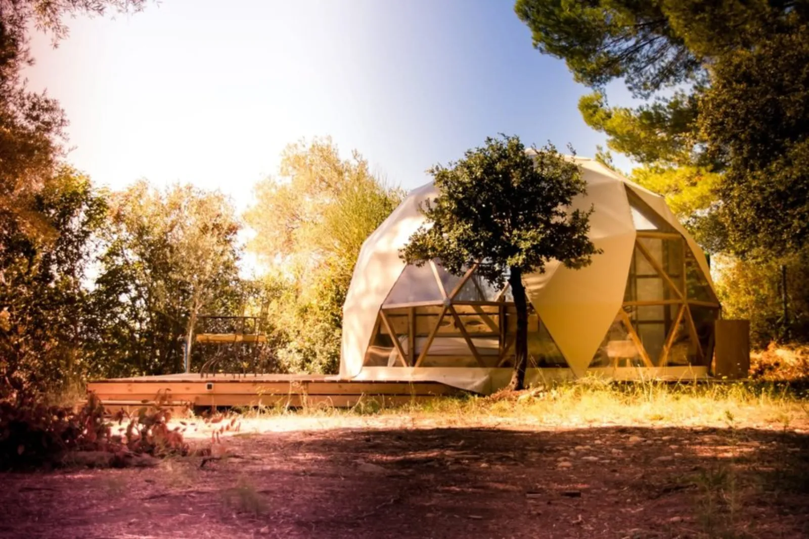 Le Géopod de la Tuilière : Dôme en Provence-Alpes-Côte d'Azur - vue extérieure