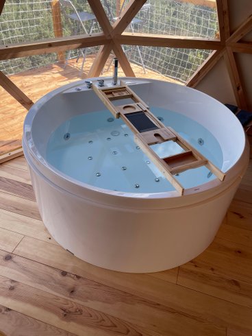 Lavan'dôme & baignoire balnéo : Dôme en Provence-Alpes-Côte d'Azur – photo 8 sur 10