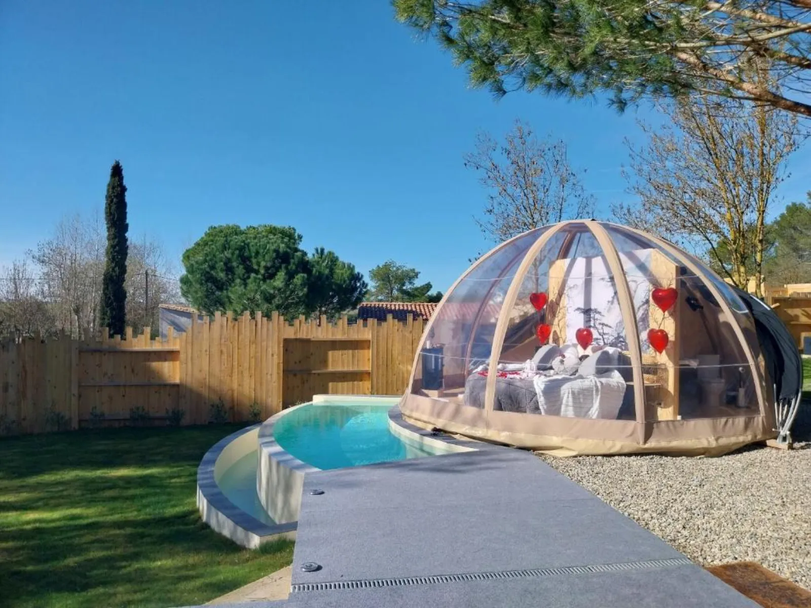 Le Clos F.M.R - Bulle Wigwam Fanny avec piscine, spa et sauna privés (Malves-en-Minervois, Aude) - vue extérieure
