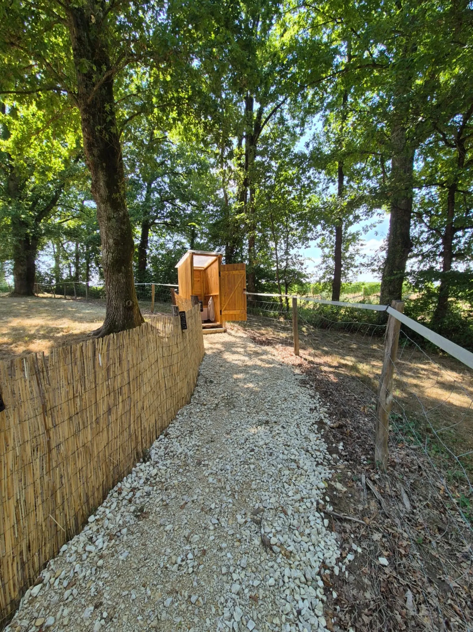 Équipements du dôme à Castelnau d'Auzan Labarrère