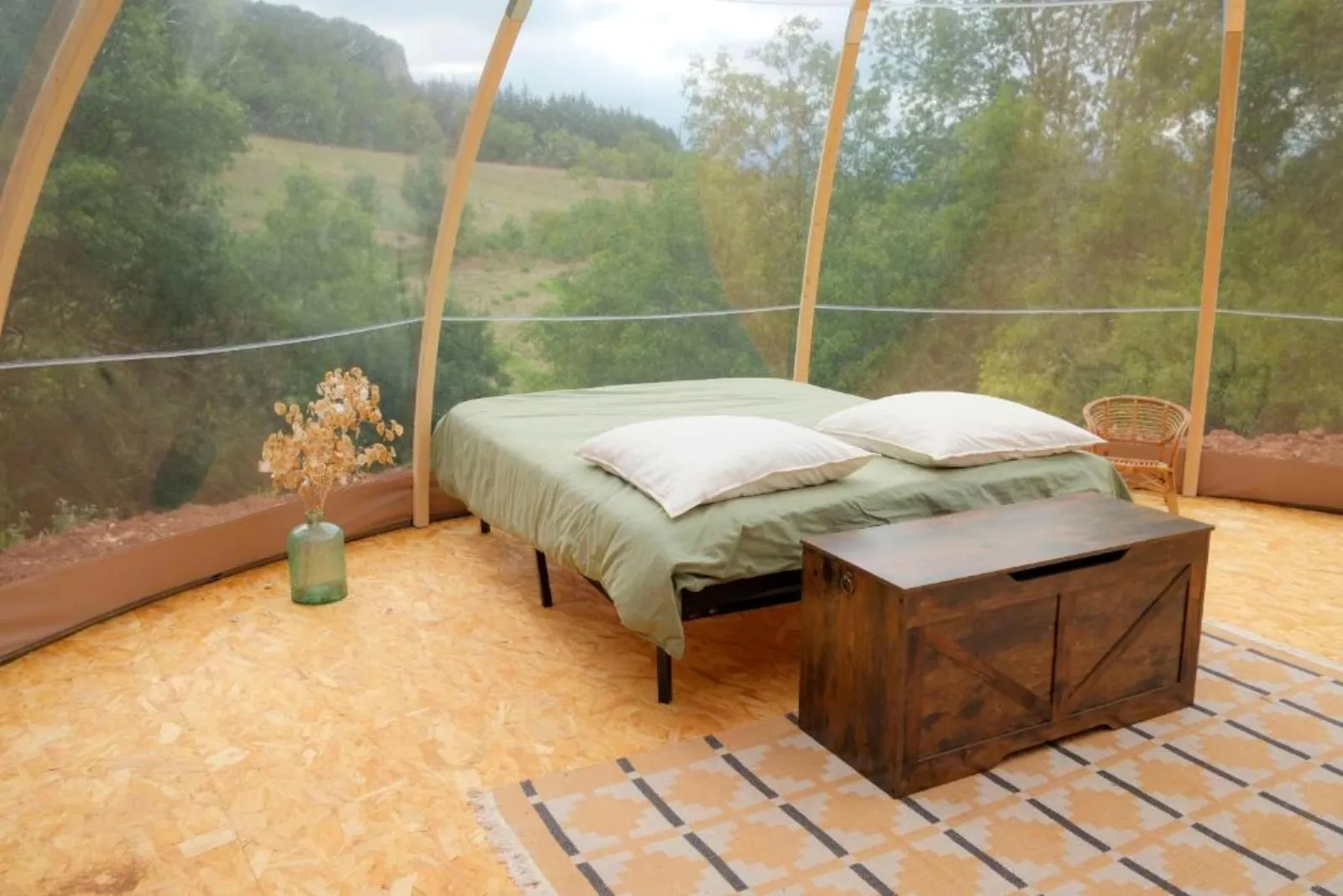 Chambre bulle sous les étoiles à La Tour-sur-Orb