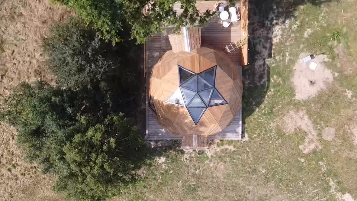 Intérieur dôme à Cerisy-la-Forêt