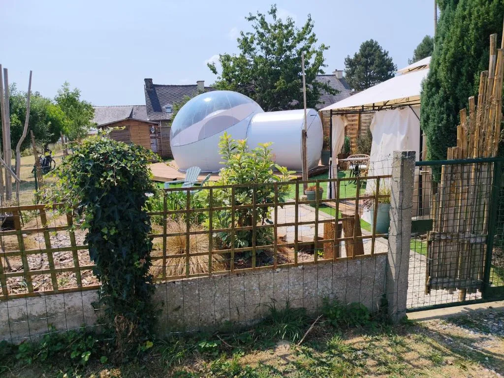 Hé Ma Bulle - Bulle transparente avec bain à remous près de Combourg (Pleugueneuc, Ille-et-Vilaine) - photo 6 sur 12