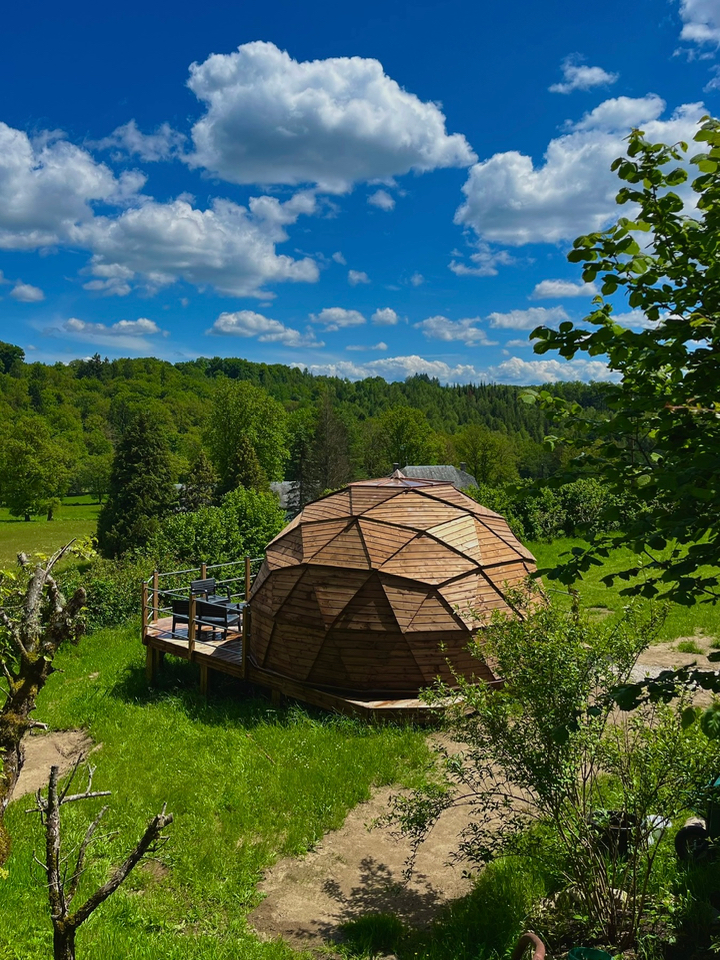 Nuit insolite dans un dôme en bois – dôme à Ussel, Corrèze