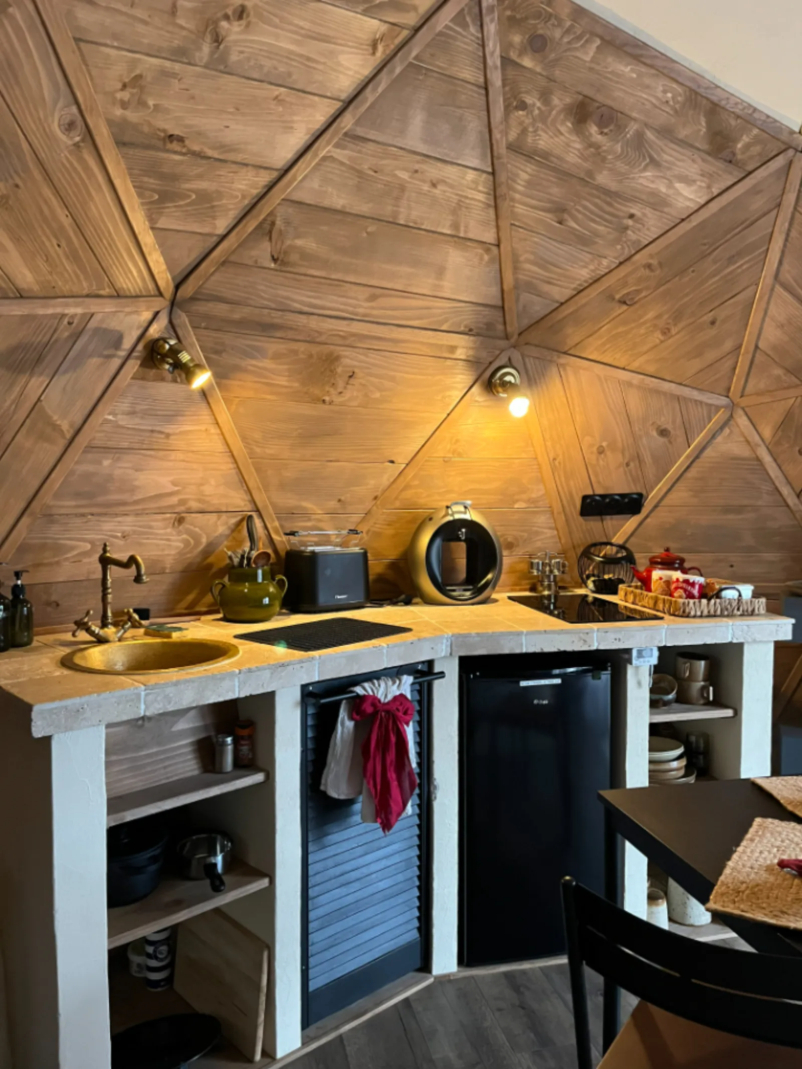Nuit insolite dans un dôme en bois - cadre naturel Corrèze