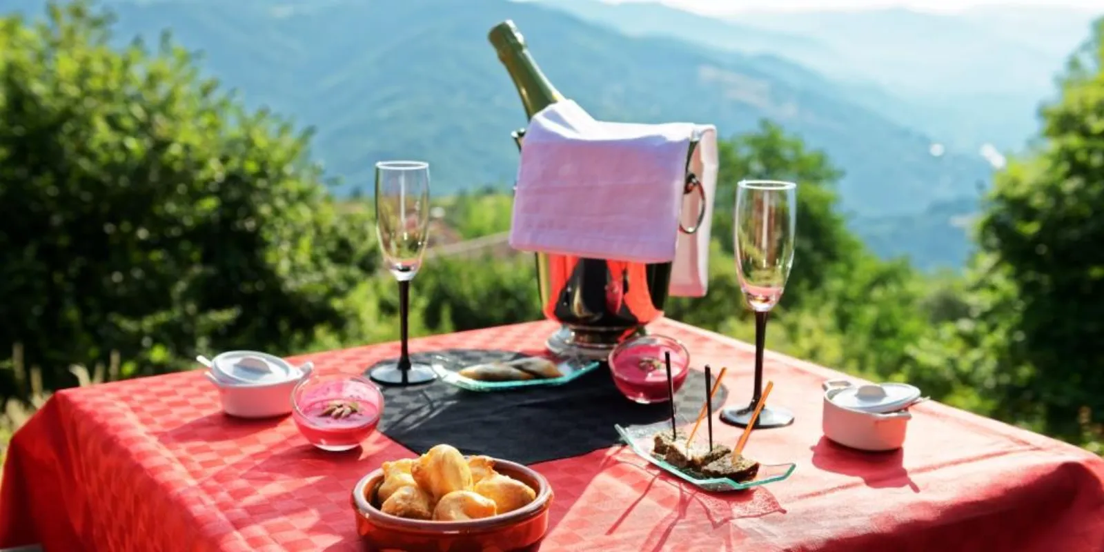 Nuits D'y Cîmes : Hébergements insolites, Bulle et Spa Ardèche, Auvergne Rhône Alpes - photo 7 sur 21