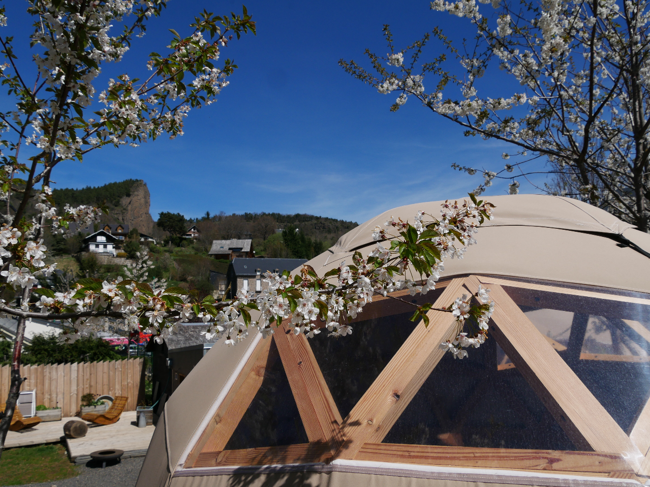 Intérieur dôme à Chambon-sur-Lac