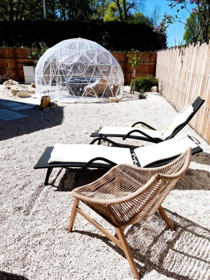 Le Pavillon des Arômes - jacuzzi privatif sous bulle transparente pour deux (Aiserey, Côte-d'Or) - photo 9 sur 12