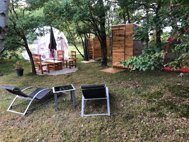 La bulle des 2 arbres de la sagesse & Spa : Bulle en Centre (Centre-Val de Loire) – vue extérieure