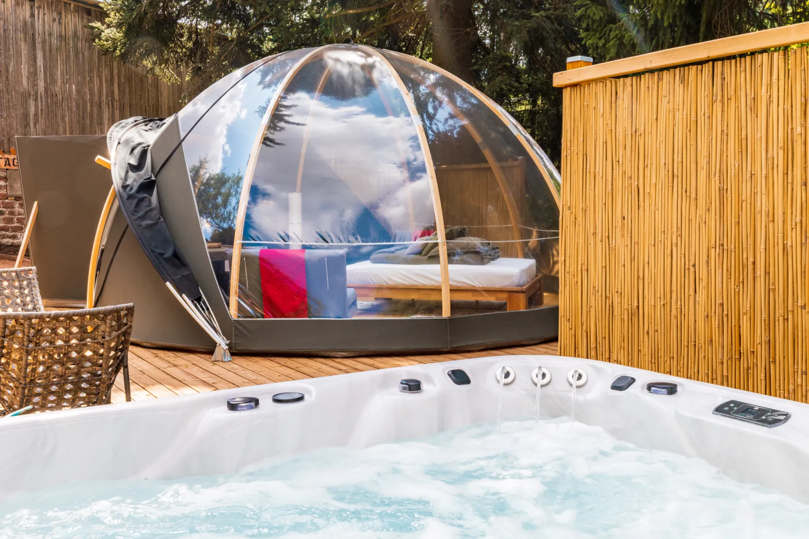 Le Wigwam & Spa - Dôme transparent avec spa privatif (Siersthal, Moselle) - vue extérieure