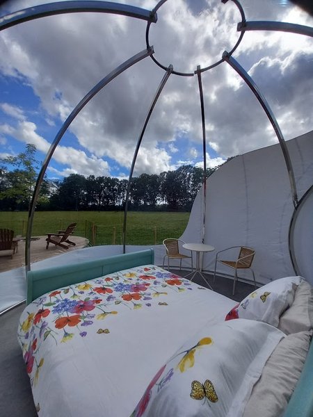 Chambre bulle sous les étoiles à Herry