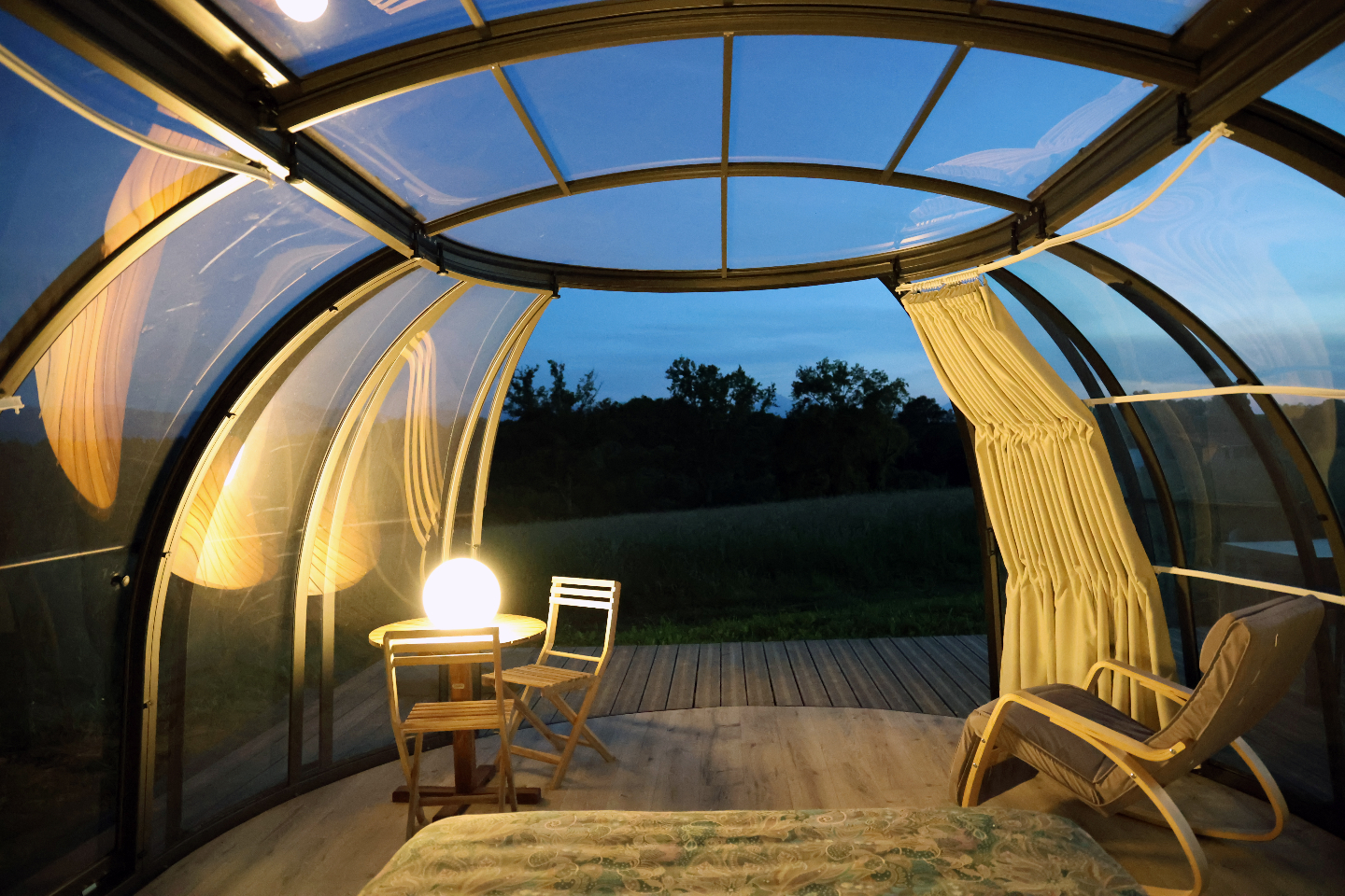 Chambre bulle sous les étoiles à Les Tourreilles